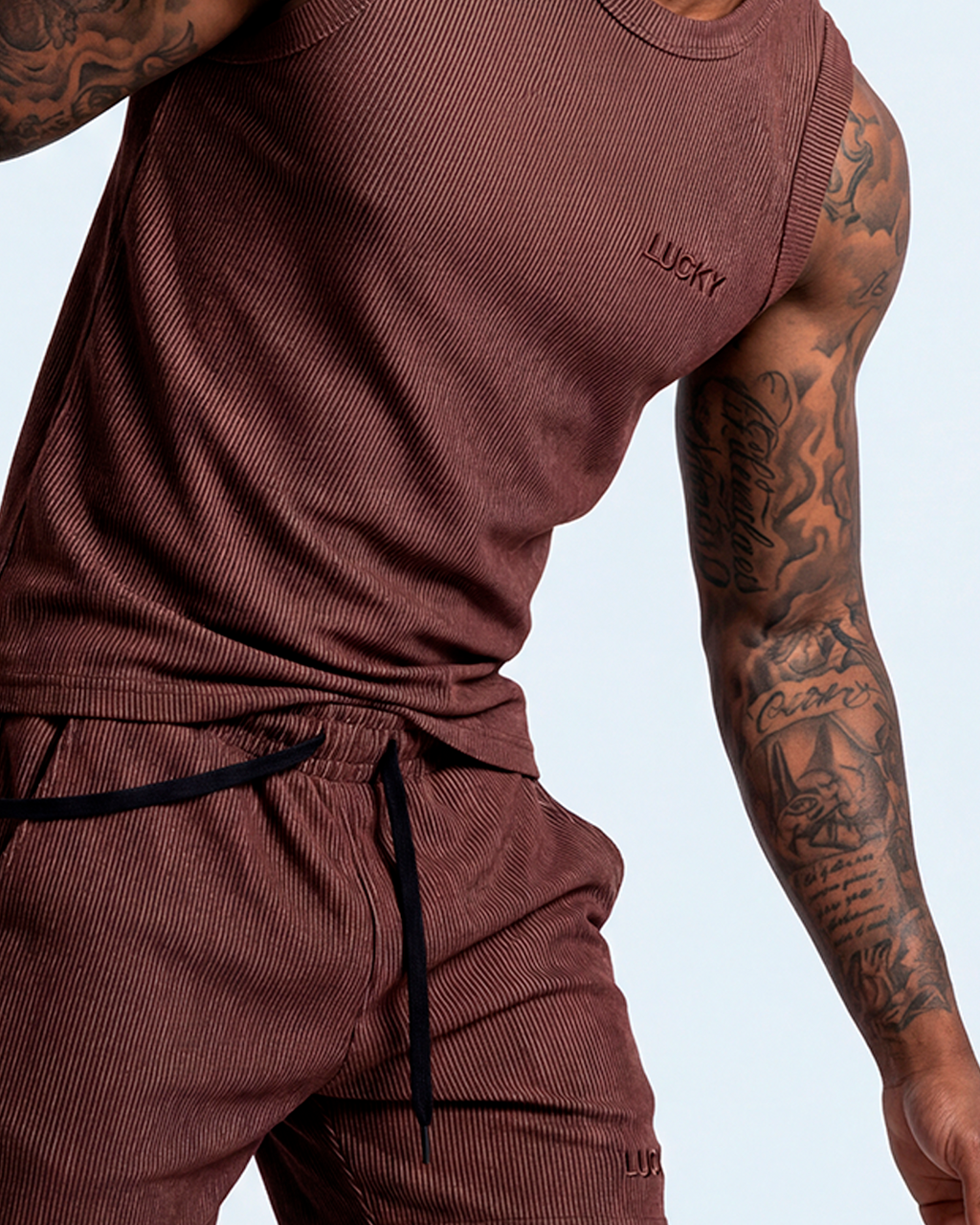 CONJUNTO REGATA E BERMUDA TEXTURIZADA MARROM