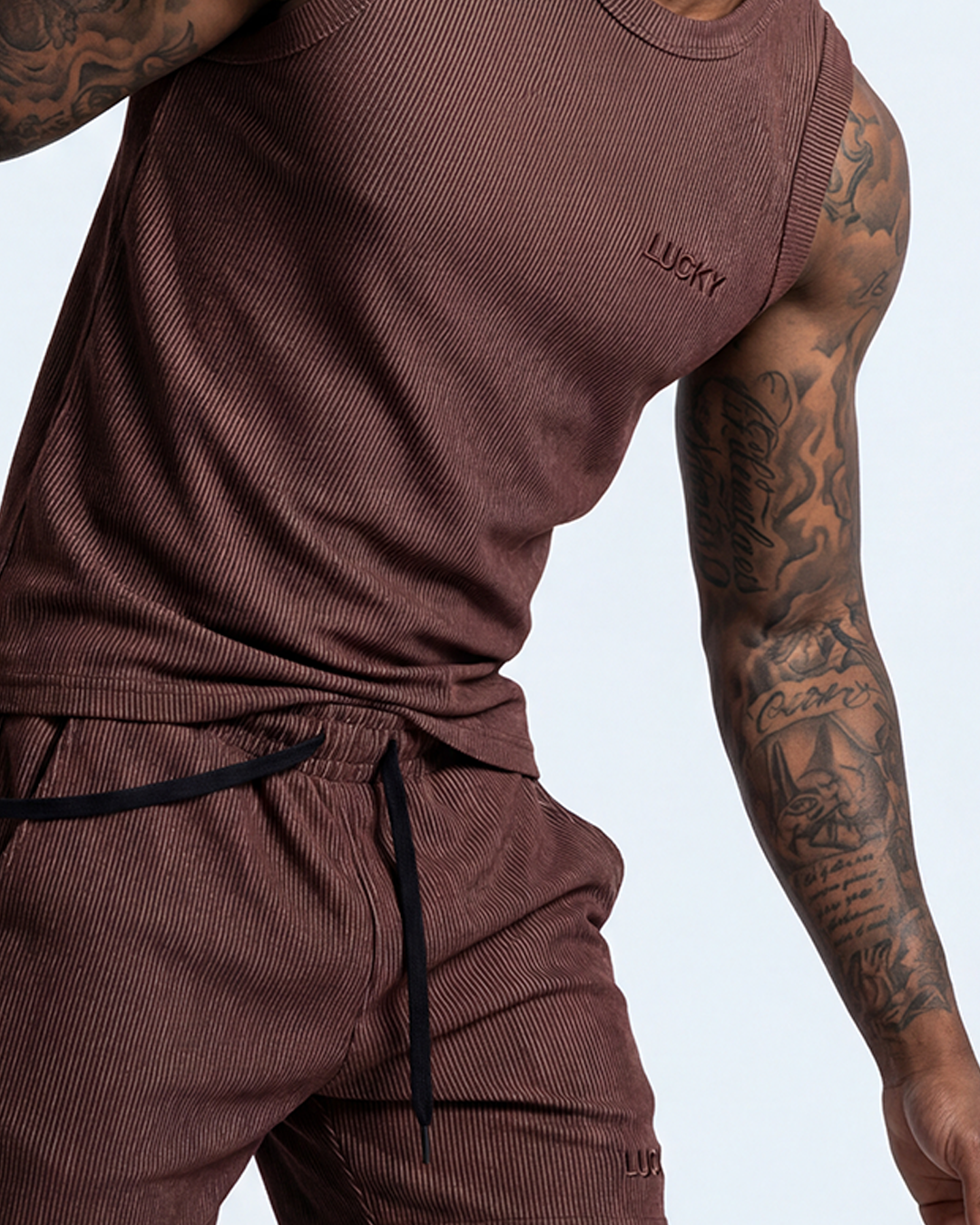 CONJUNTO REGATA E BERMUDA TEXTURIZADA MARROM