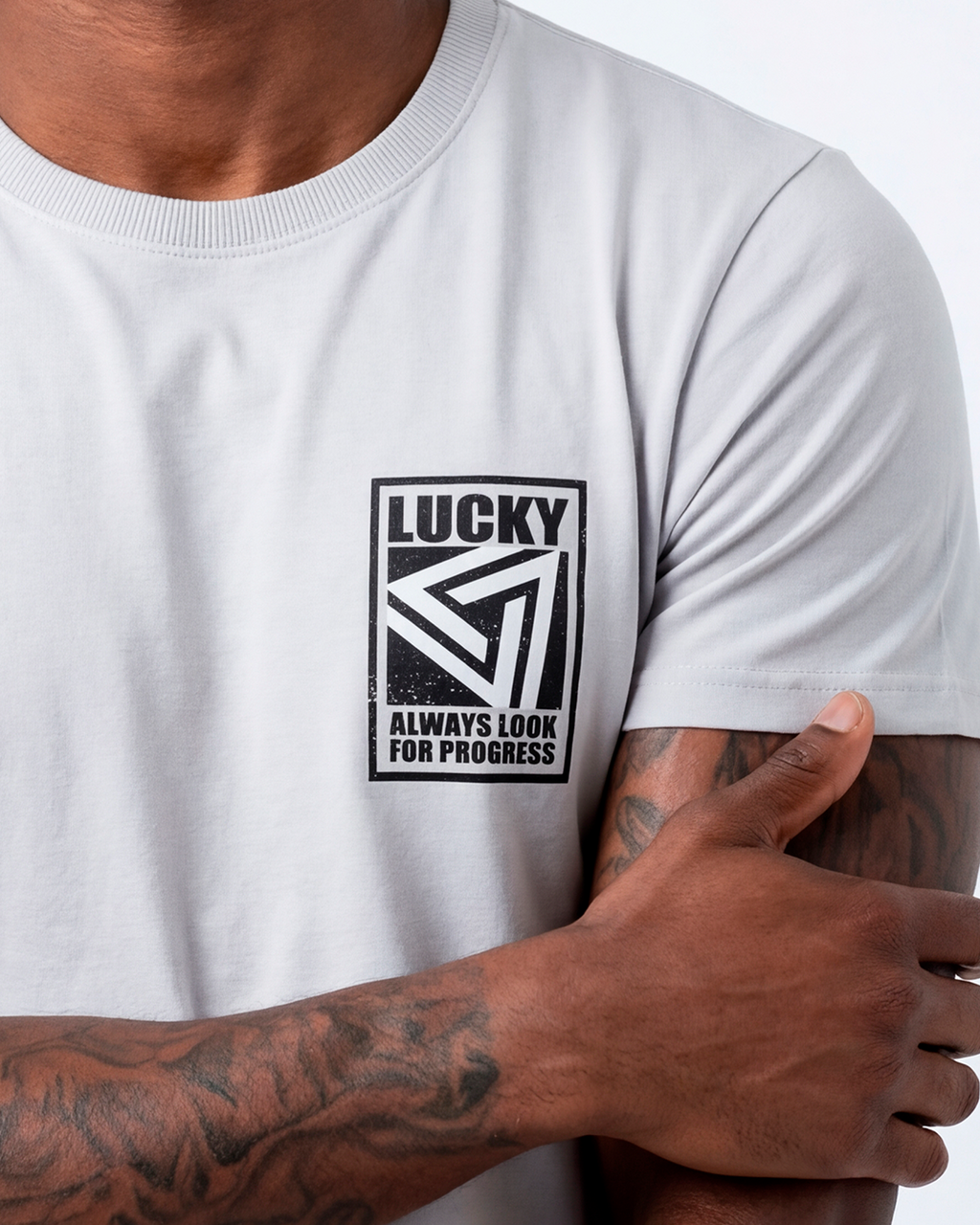T-SHIRT LUCKY ALWAYS LOOK CINZA
