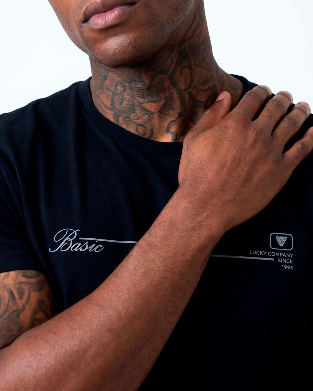 T-SHIRT REGULAR LUCKY CO. BASIC PRETO
