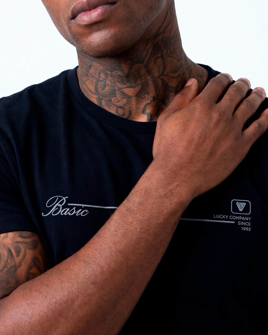 T-SHIRT REGULAR LUCKY CO. BASIC PRETO