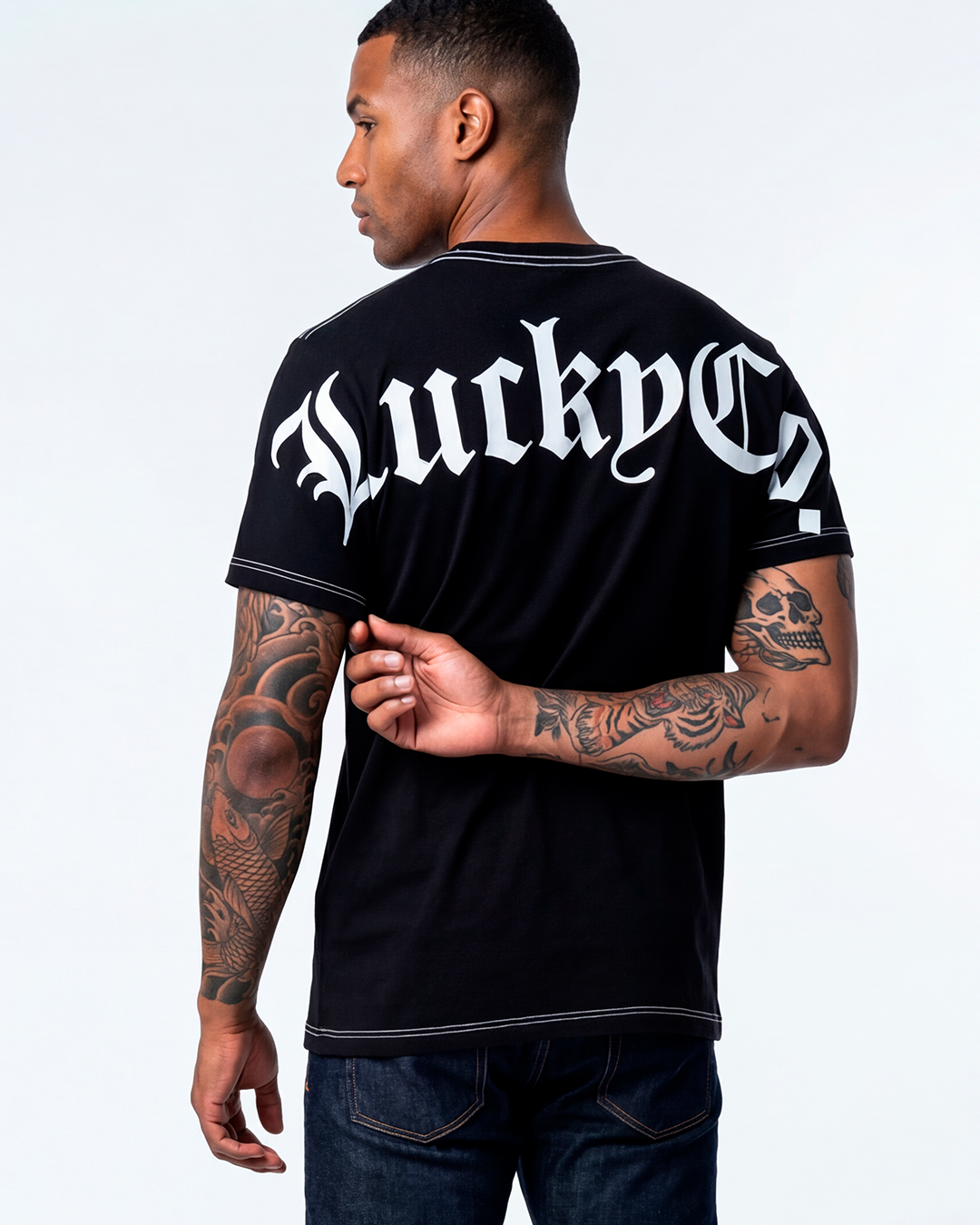 T-SHIRT REGULAR LUCKY CO. BIG LETTRING PRETO