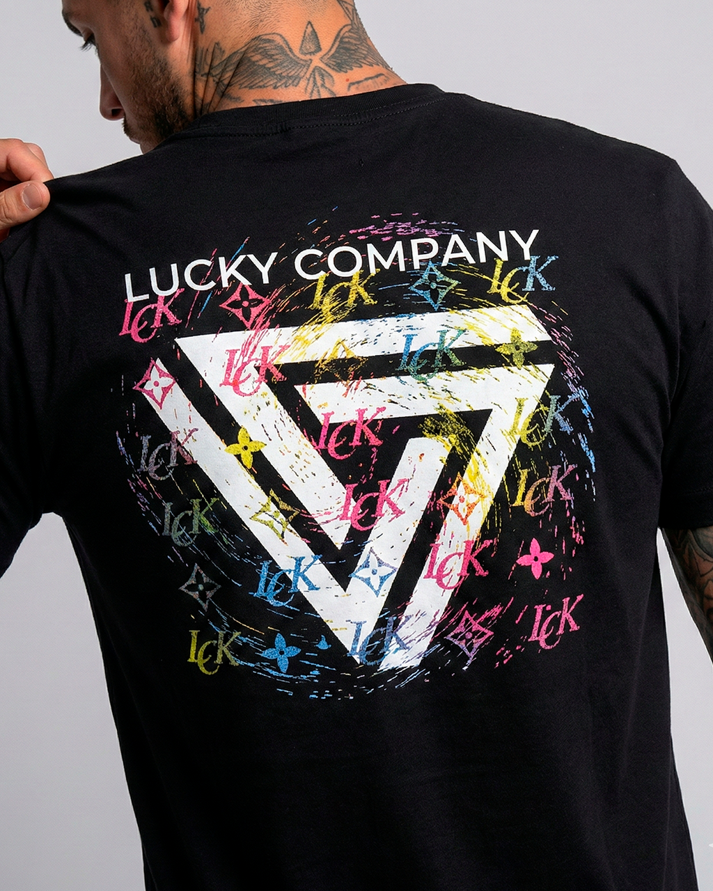 T-SHIRT REGULAR TRIANGLE COLOR PRETO 1100220
