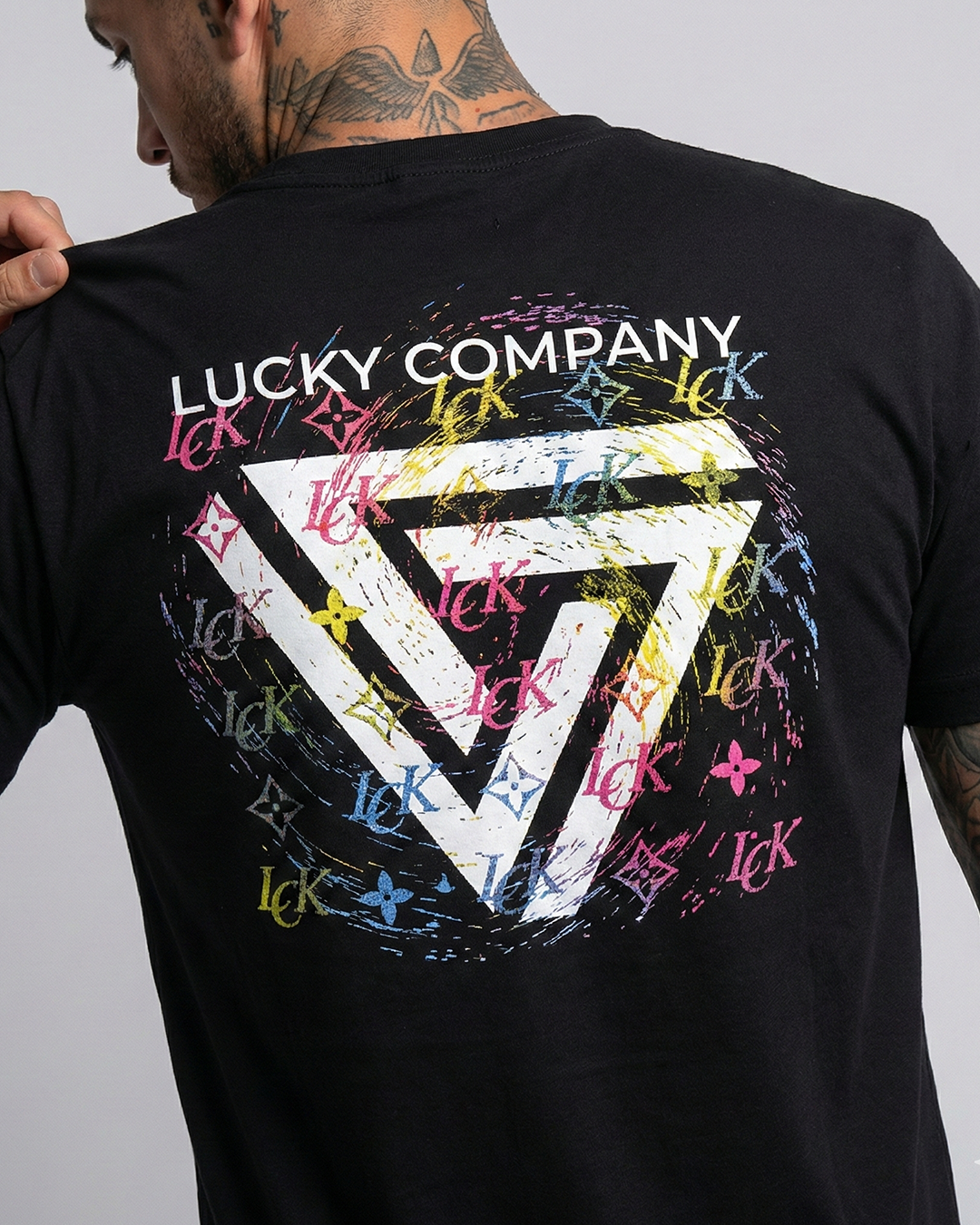 T-SHIRT REGULAR TRIANGLE COLOR PRETO 1100220