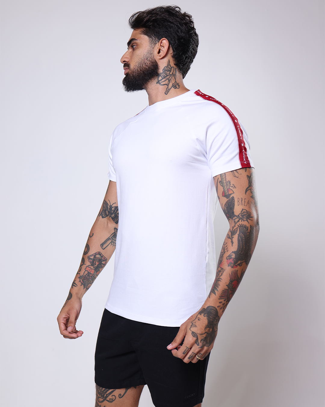 T-SHIRT REGULAR FITA OMBRO - 1100031