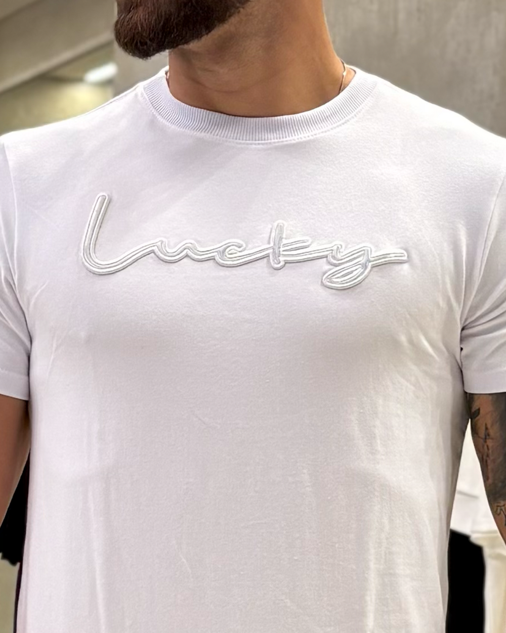 T-SHIRT REGULAR BORDADO LUCKY - BRANCO
